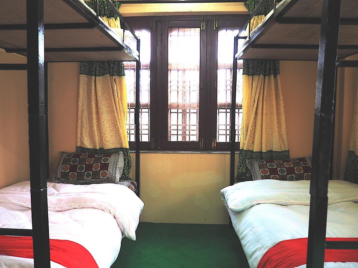 Aroma Tourist Hostel Pokhara Exterior foto
